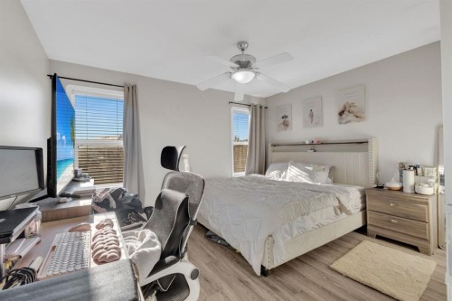 95 Jennings Crescent, Red Deer, AB - Indoor Photo Showing Bedroom