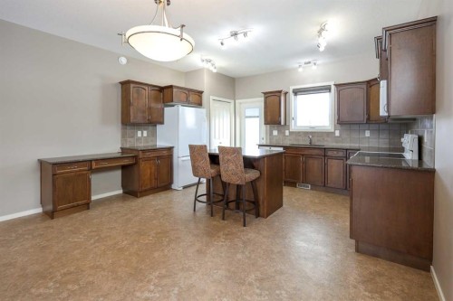 18 Traptow Close, Red Deer, AB - Indoor Photo Showing Kitchen