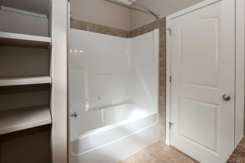 18 Traptow Close, Red Deer, AB - Indoor Photo Showing Bathroom