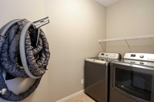 18 Traptow Close, Red Deer, AB - Indoor Photo Showing Laundry Room
