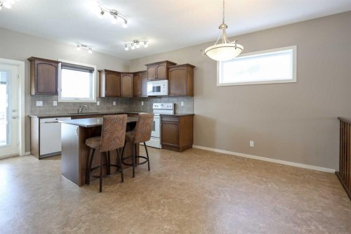 18 Traptow Close, Red Deer, AB - Indoor Photo Showing Kitchen