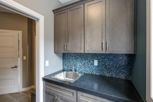 112 Eastpointe Drive, Blackfalds, AB - Indoor Photo Showing Kitchen