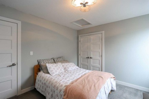 112 Eastpointe Drive, Blackfalds, AB - Indoor Photo Showing Bedroom