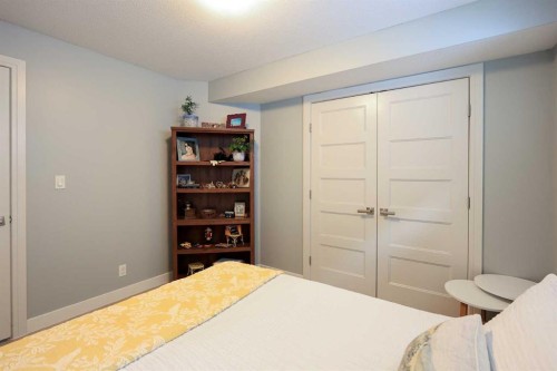 112 Eastpointe Drive, Blackfalds, AB - Indoor Photo Showing Bedroom