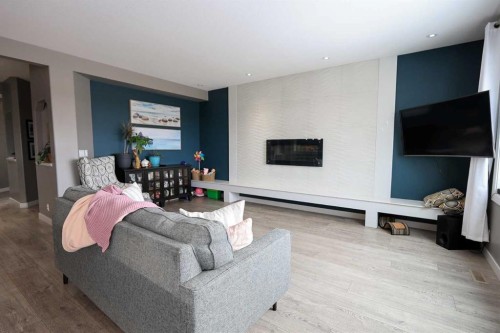 112 Eastpointe Drive, Blackfalds, AB - Indoor Photo Showing Living Room With Fireplace