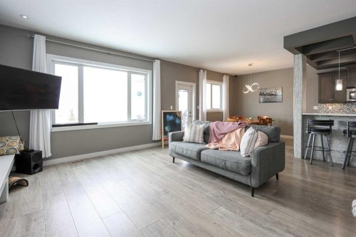 112 Eastpointe Drive, Blackfalds, AB - Indoor Photo Showing Living Room