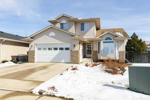 11 Fir Close  Sylvan Lake, AB T4S 2H9