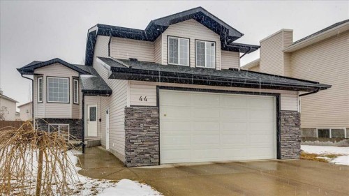 44 Irving Crescent  Red Deer, AB T4R 3R9