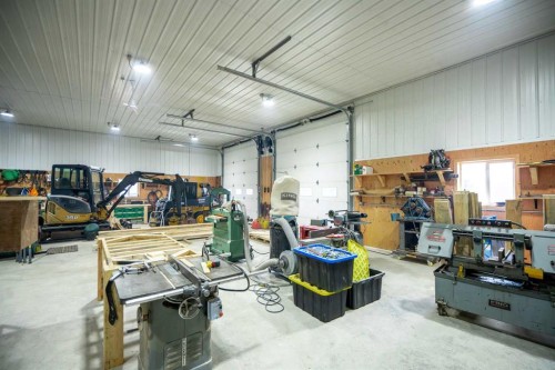 36067-42 Range Road Range, Rural Red Deer County, AB - Indoor Photo Showing Garage
