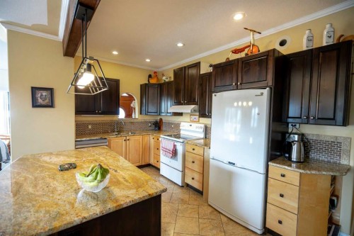 36067-42 Range Road Range, Rural Red Deer County, AB - Indoor Photo Showing Kitchen