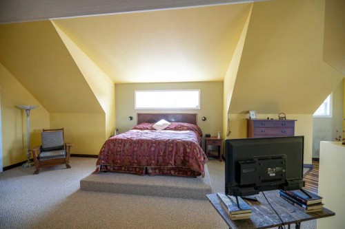 36067-42 Range Road Range, Rural Red Deer County, AB - Indoor Photo Showing Bedroom