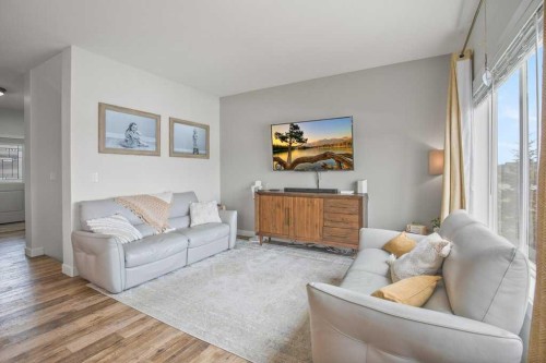 14 Thayer Close, Red Deer, AB - Indoor Photo Showing Living Room