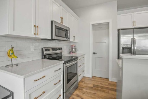 14 Thayer Close, Red Deer, AB - Indoor Photo Showing Kitchen With Upgraded Kitchen