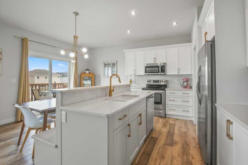 14 Thayer Close, Red Deer, AB - Indoor Photo Showing Kitchen With Stainless Steel Kitchen With Upgraded Kitchen