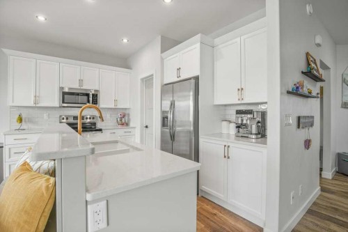 14 Thayer Close, Red Deer, AB - Indoor Photo Showing Kitchen With Upgraded Kitchen