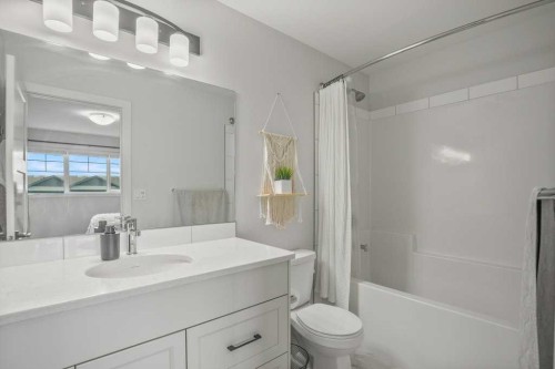 14 Thayer Close, Red Deer, AB - Indoor Photo Showing Bathroom