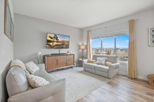 14 Thayer Close, Red Deer, AB - Indoor Photo Showing Living Room