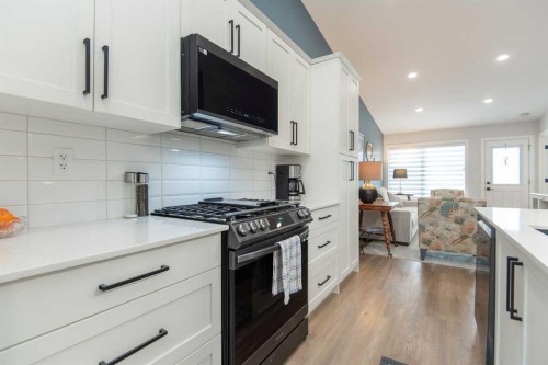 71 Golden Crescent, Red Deer, AB - Indoor Photo Showing Kitchen With Upgraded Kitchen