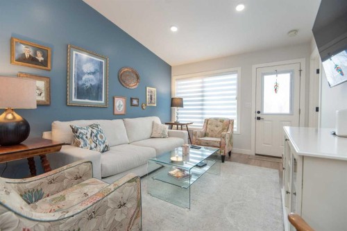 71 Golden Crescent, Red Deer, AB - Indoor Photo Showing Living Room