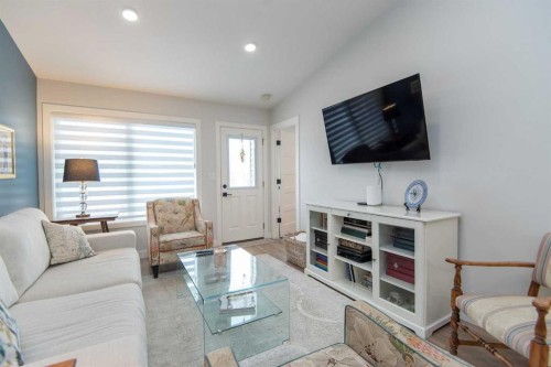 71 Golden Crescent, Red Deer, AB - Indoor Photo Showing Living Room