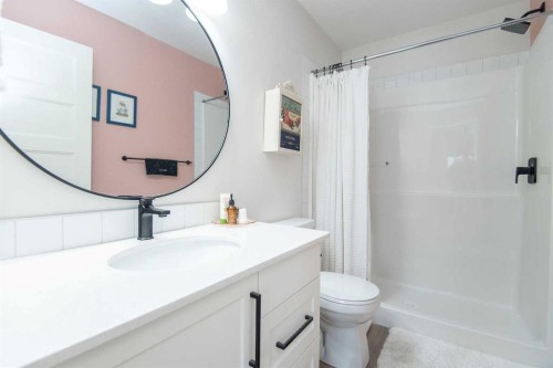 71 Golden Crescent, Red Deer, AB - Indoor Photo Showing Bathroom