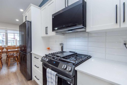 71 Golden Crescent, Red Deer, AB - Indoor Photo Showing Kitchen With Upgraded Kitchen