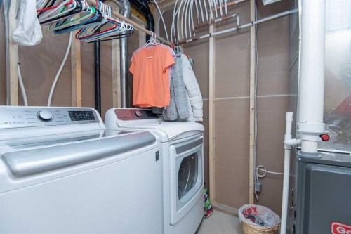 71 Golden Crescent, Red Deer, AB - Indoor Photo Showing Laundry Room