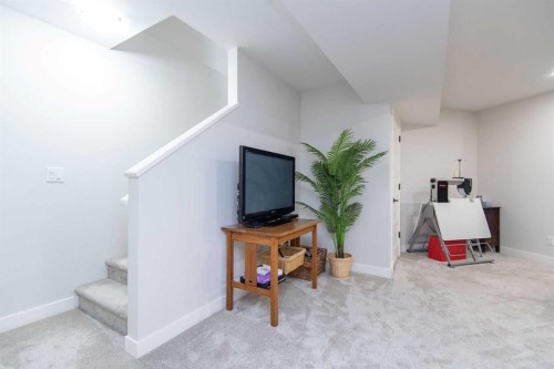 71 Golden Crescent, Red Deer, AB - Indoor Photo Showing Other Room