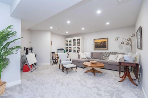 71 Golden Crescent, Red Deer, AB - Indoor Photo Showing Living Room