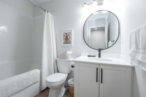 71 Golden Crescent, Red Deer, AB - Indoor Photo Showing Bathroom