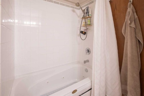 71 Abel Close, Red Deer, AB - Indoor Photo Showing Bathroom