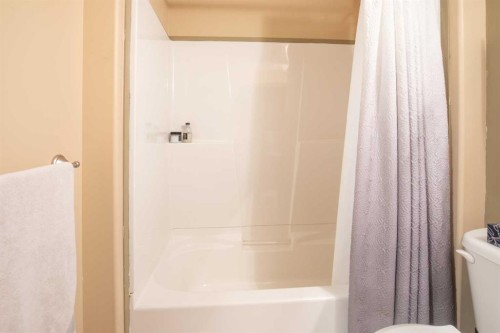 71 Abel Close, Red Deer, AB - Indoor Photo Showing Bathroom