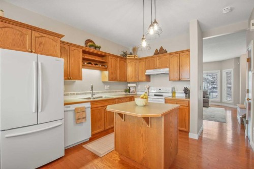 71 Abel Close, Red Deer, AB - Indoor Photo Showing Kitchen