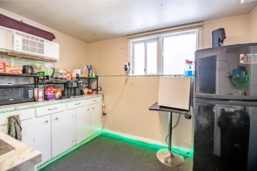 5903 56 Avenue, Red Deer, AB - Indoor