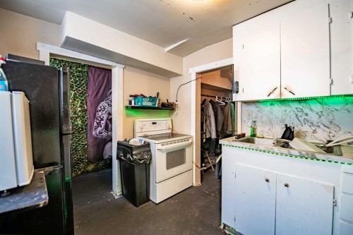 5903 56 Avenue, Red Deer, AB - Indoor Photo Showing Kitchen