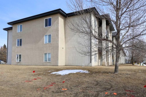 312-80A Kelloway Crescent, Red Deer, AB - Outdoor