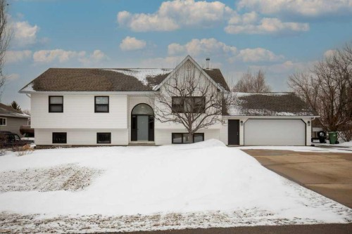 45 Ravenscrag Crescent, Norglenwold, AB - Outdoor