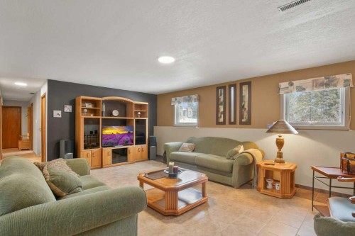 45 Ravenscrag Crescent, Norglenwold, AB - Indoor Photo Showing Living Room