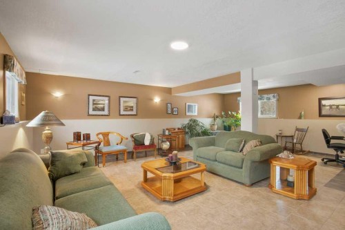 45 Ravenscrag Crescent, Norglenwold, AB - Indoor Photo Showing Living Room