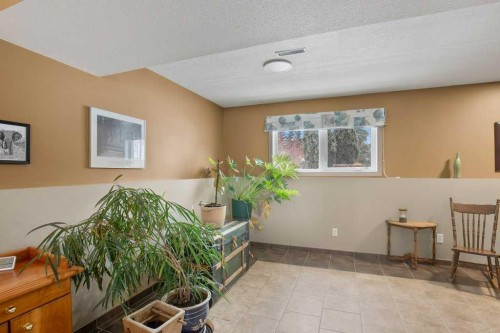 45 Ravenscrag Crescent, Norglenwold, AB - Indoor Photo Showing Other Room