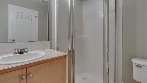 14 Arnold Close, Red Deer, AB - Indoor Photo Showing Bathroom