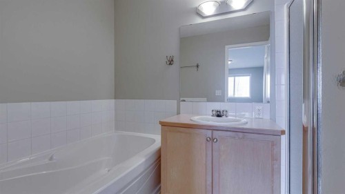 14 Arnold Close, Red Deer, AB - Indoor Photo Showing Bathroom