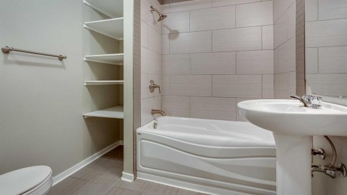 14 Arnold Close, Red Deer, AB - Indoor Photo Showing Bathroom