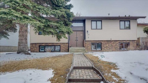 19 Bettenson Street  Red Deer, AB T4R 1J5