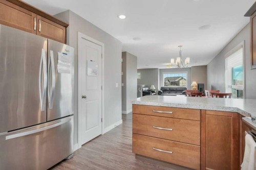 14 Cascade Street, Blackfalds, AB - Indoor Photo Showing Kitchen