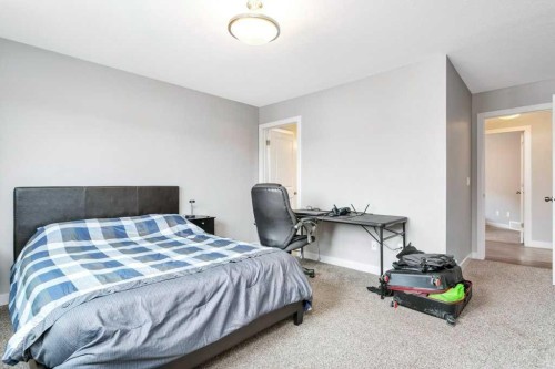 14 Cascade Street, Blackfalds, AB - Indoor Photo Showing Bedroom