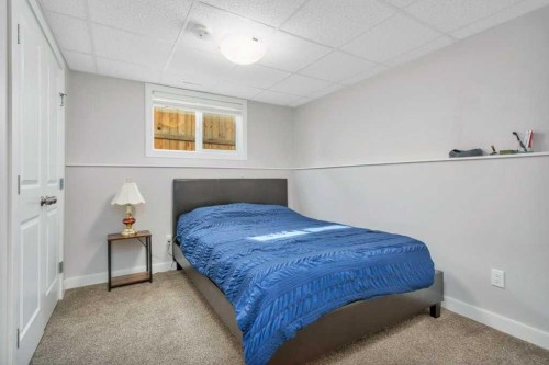 14 Cascade Street, Blackfalds, AB - Indoor Photo Showing Bedroom