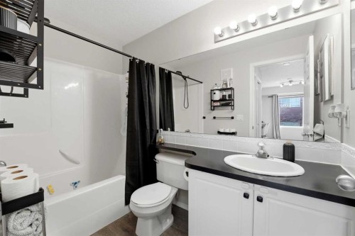1805-5220 50A Avenue, Sylvan Lake, AB - Indoor Photo Showing Bathroom