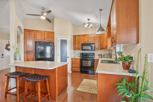45 Emily Crescent, Lacombe, AB - Indoor Photo Showing Kitchen