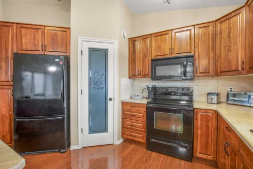 45 Emily Crescent, Lacombe, AB - Indoor Photo Showing Kitchen